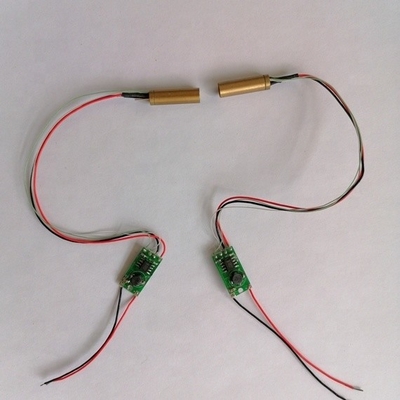 レーザーアライナメントのためのコンパクト 1-5mWレーザーDPSSモジュール 6.3x18mm 作業電圧 2.7-5.0V